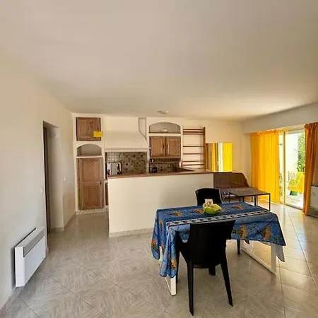 Maison Bord De Apartment *
